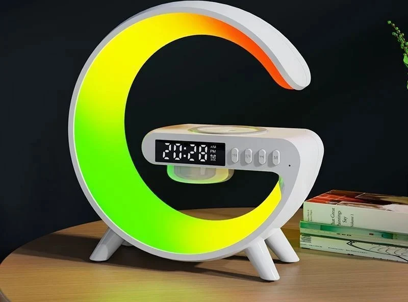 Lampe LED en arche 4-en-1 — réveil, enceinte Bluetooth et charge sans fil